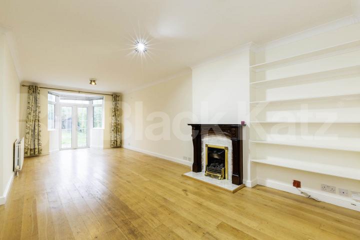 			3 Bedroom, 1 bath, 1 reception House			 Wormholt Road, Shepherds Bush